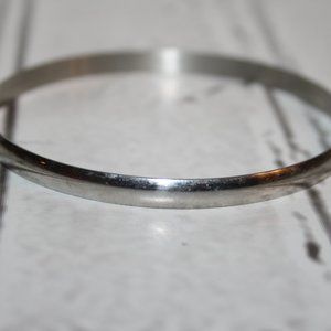 Beautiful silver bangle bracelet 7"